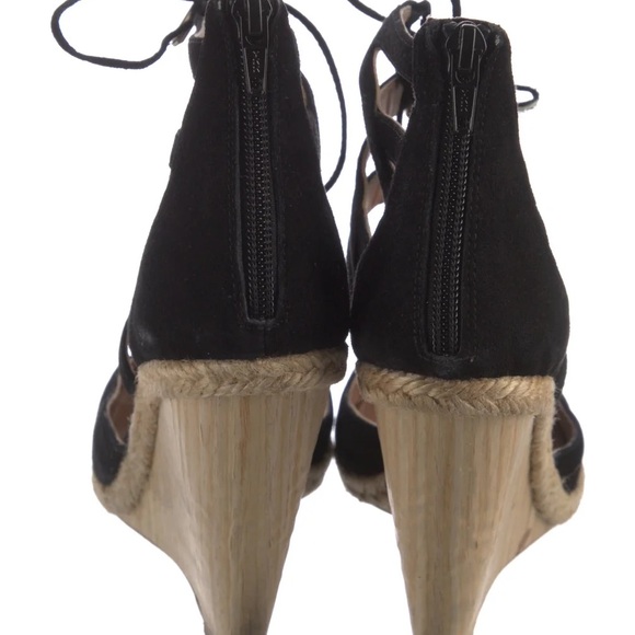 Aquazzura
Suede T-Strap Pumps
Women's Size: 7.5 Elegant Black Wedge Sandals - Picture 4 of 5